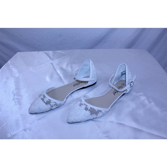 Women's White Shoes Embroidered Floral Mesh SZ 7 - Picture 1 of 8